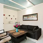 Newly Renovated Apartment-studio Appartamento
